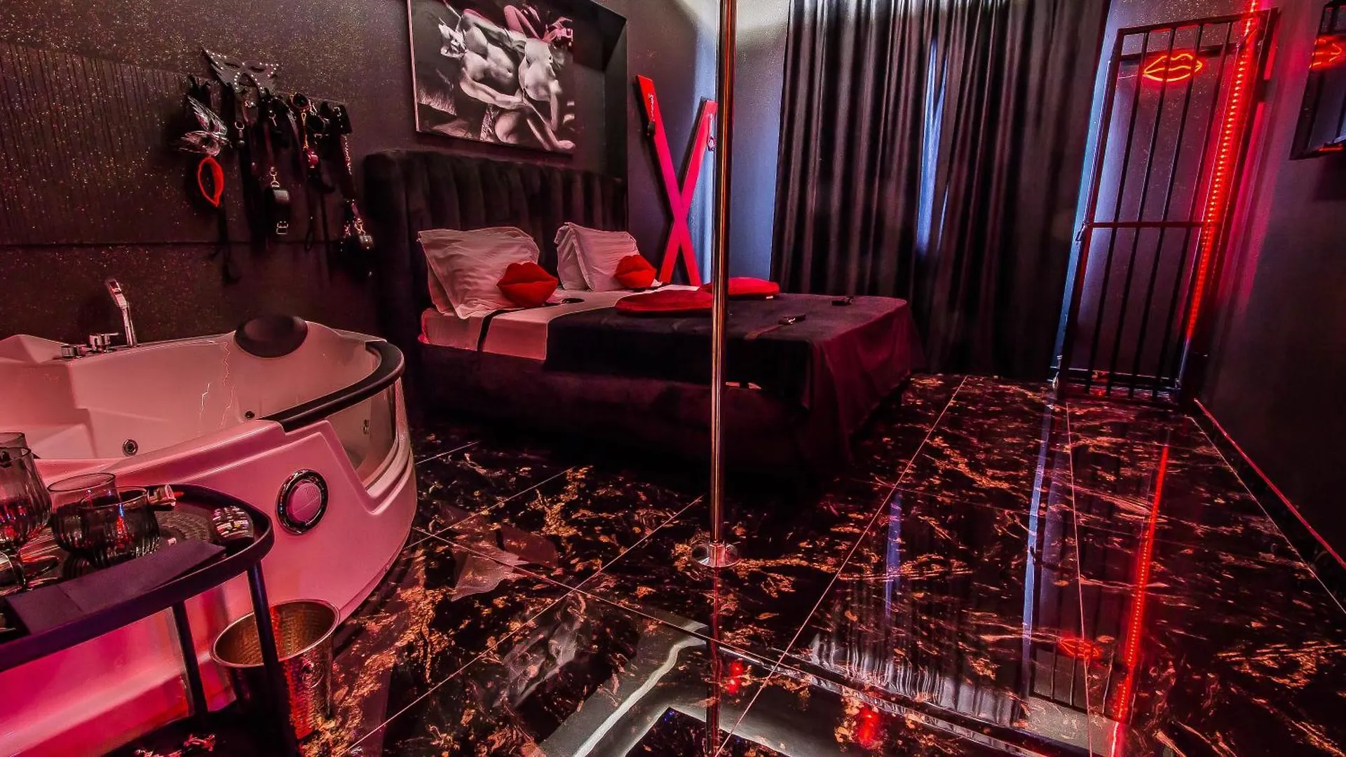 Romeo Nights - Love Rooms - Adults Only Bucharest 3*,  Romania